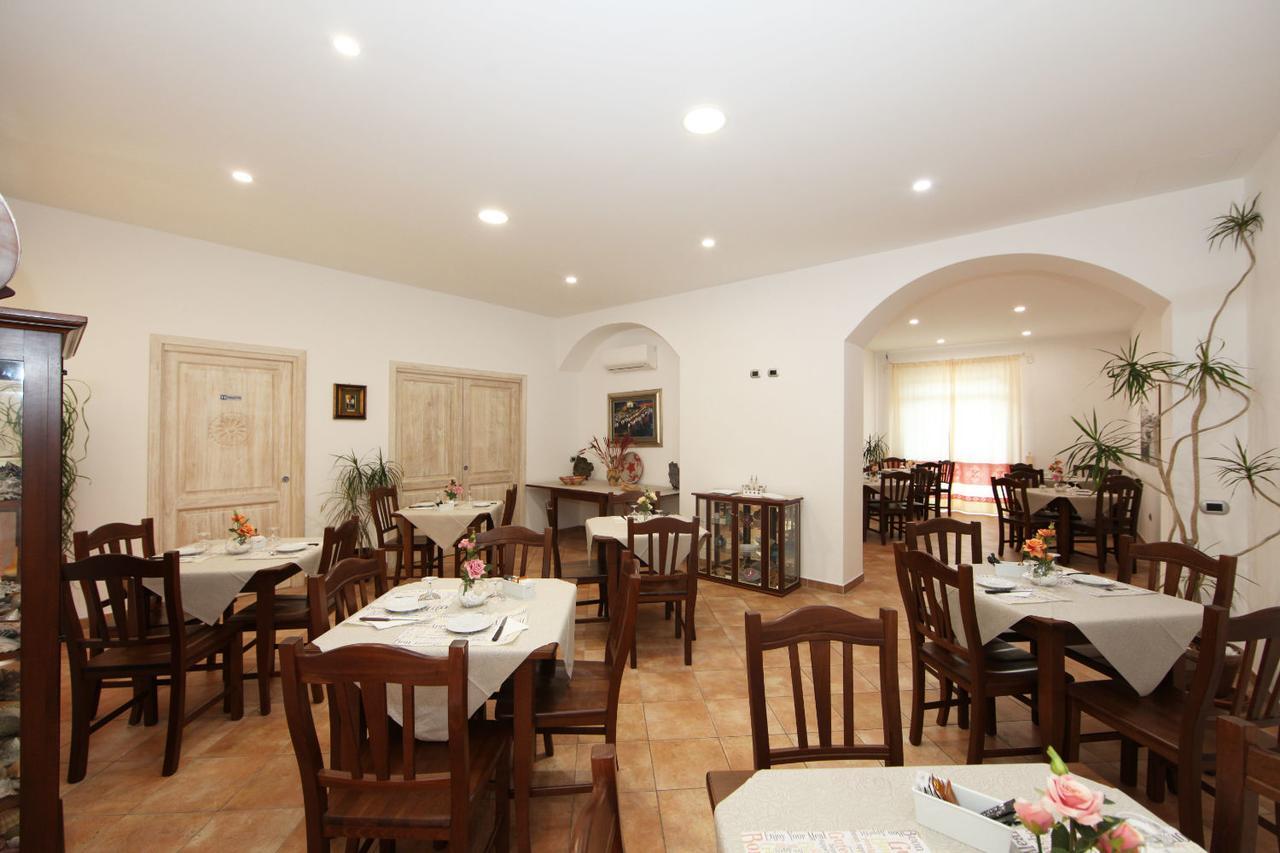 Guest House Villabianca La Maddalena  Extérieur photo