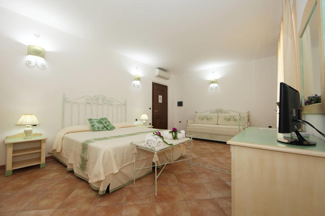 Guest House Villabianca La Maddalena  Extérieur photo