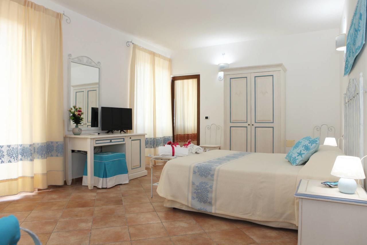 Guest House Villabianca La Maddalena  Extérieur photo