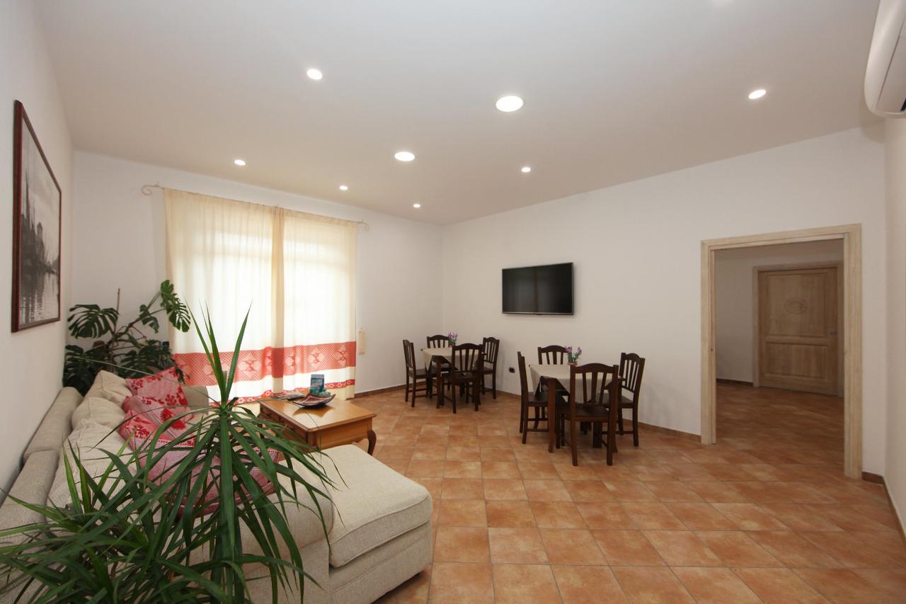 Guest House Villabianca La Maddalena  Extérieur photo