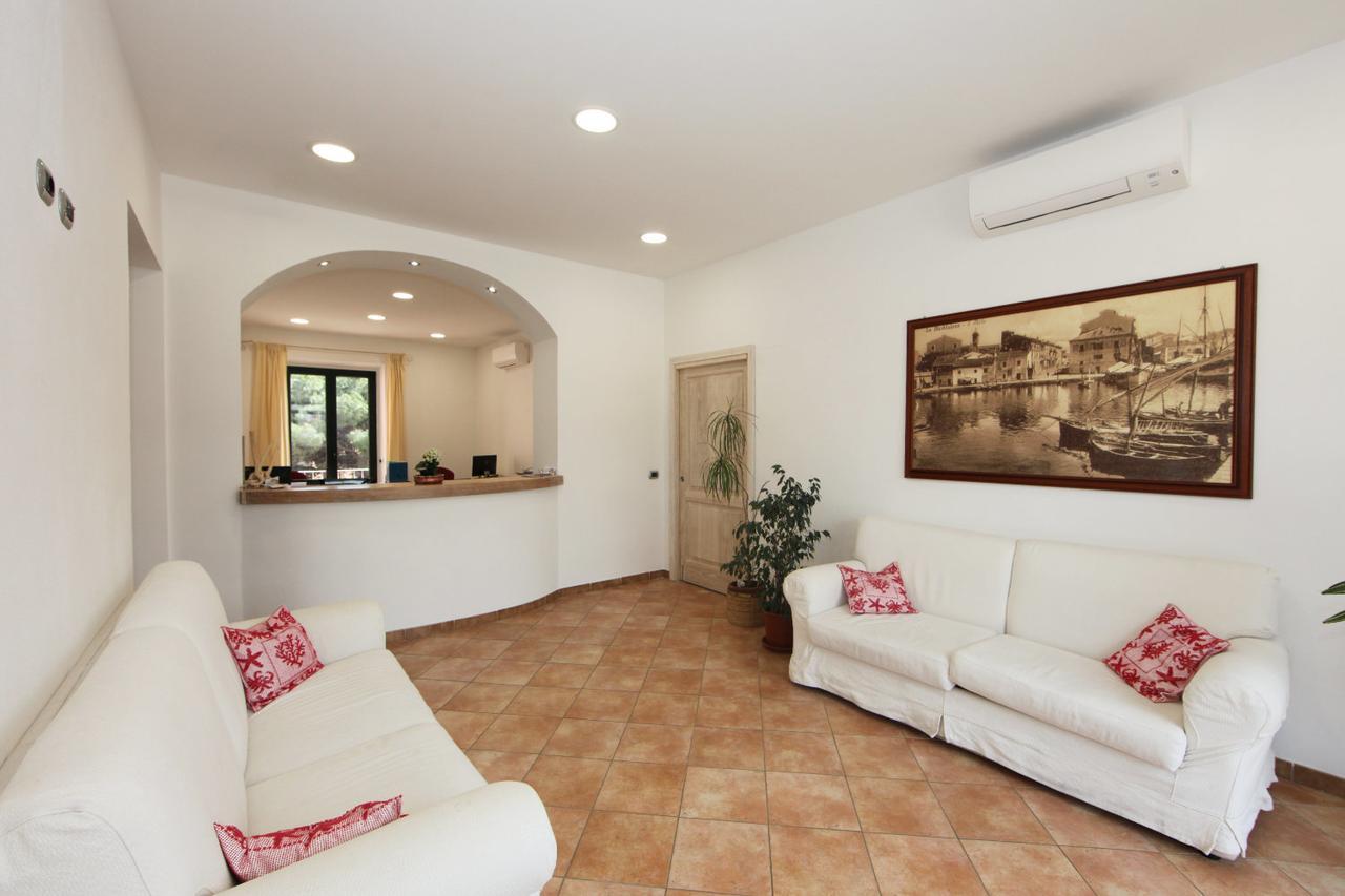 Guest House Villabianca La Maddalena  Extérieur photo