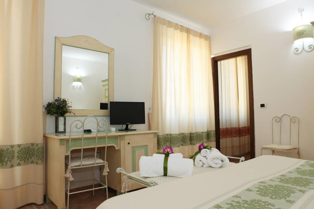 Guest House Villabianca La Maddalena  Extérieur photo